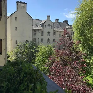 Apartment Chessels Court